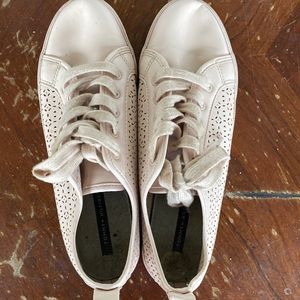size 9 1/2 pink Tommy Hilfiger shoes